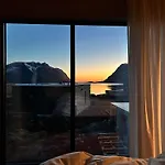 Lyngvaer Serene - Jacuzzi & Sauna - No 09 *