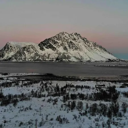 Casa de Férias Lyngvaer Serene Lodge - Jacuzzi & Sauna - No 09