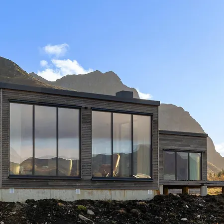 Casa de Férias Lyngvaer Serene Lodge - Jacuzzi & Sauna - No 09 *