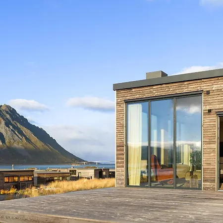 Lyngvaer Serene Lodge - Jacuzzi & Sauna - No 09 Storoya
