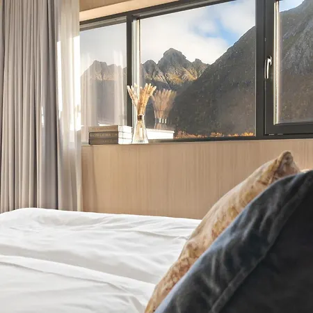 Lyngvaer Serene Lodge - Jacuzzi & Sauna - No 09