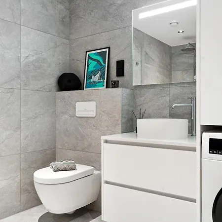 Lyngvaer Serene Lodge - Jacuzzi & Sauna - No 09