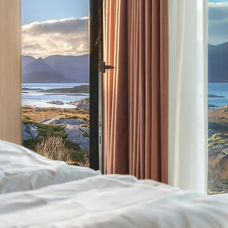 Lyngvaer Serene Lodge - Jacuzzi & Sauna - No 09