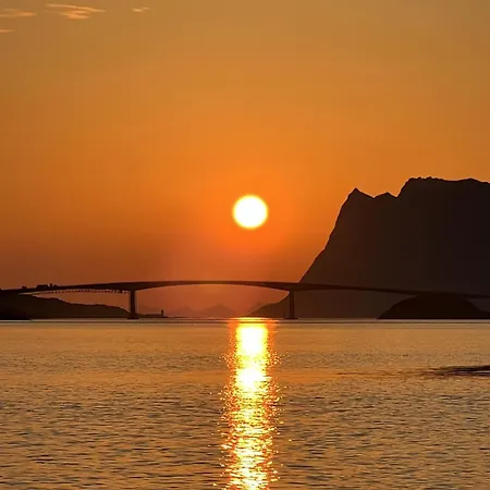 Lyngvaer Serene Lodge - Jacuzzi & Sauna - No 09 *